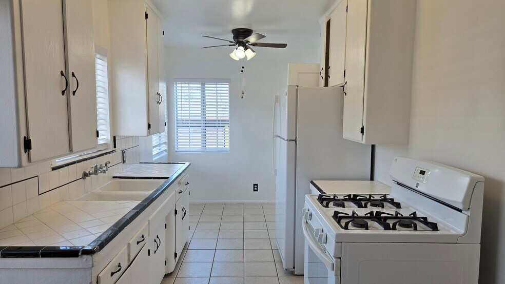 Building Photo - 3552 Locke Ave