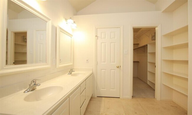 Building Photo - 3 S Avonlea Cir