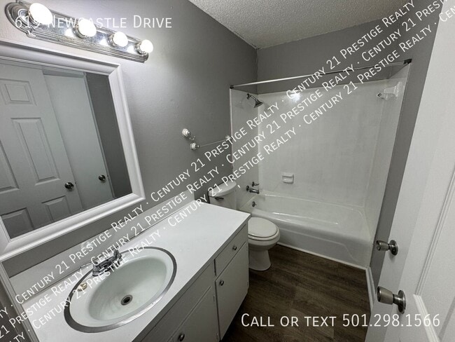 Building Photo - 619 Newcastle Dr