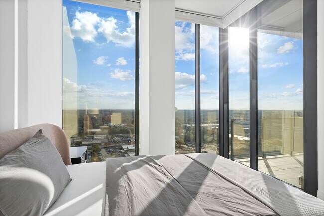 Building Photo - Premier Penthouse Suite at Seven 88 West Midtown-