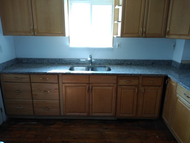 Building Photo - 227 Main St