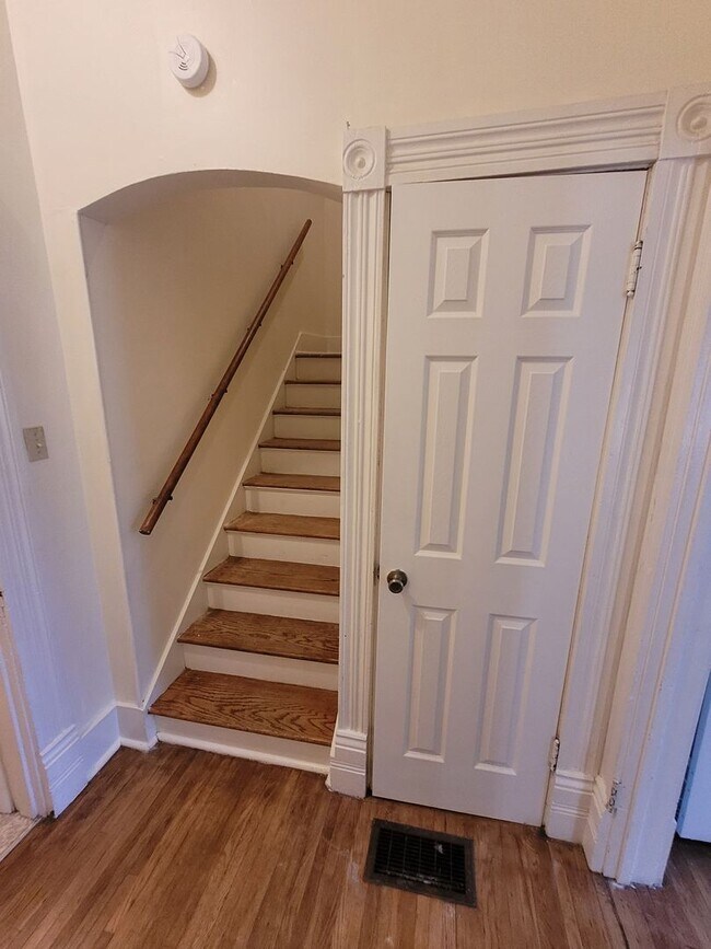 Building Photo - 1404 Bass Ave