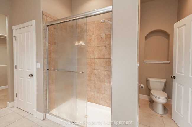 Building Photo - Awbrey Butte Home with Views!