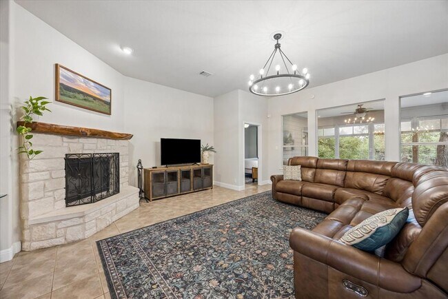 Building Photo - 313 S Flamingo Dr