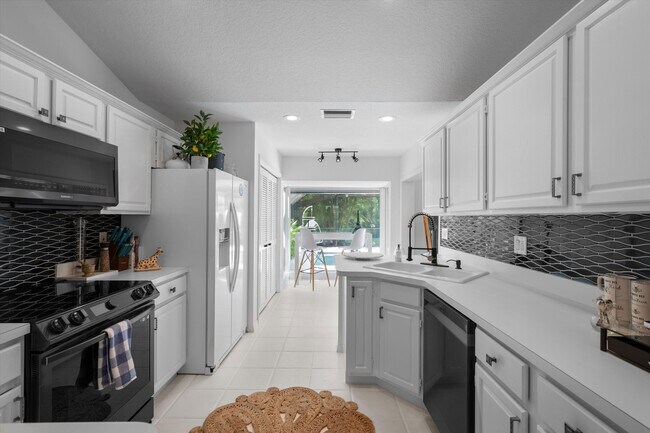 Building Photo - 2252 Las Casitas Dr