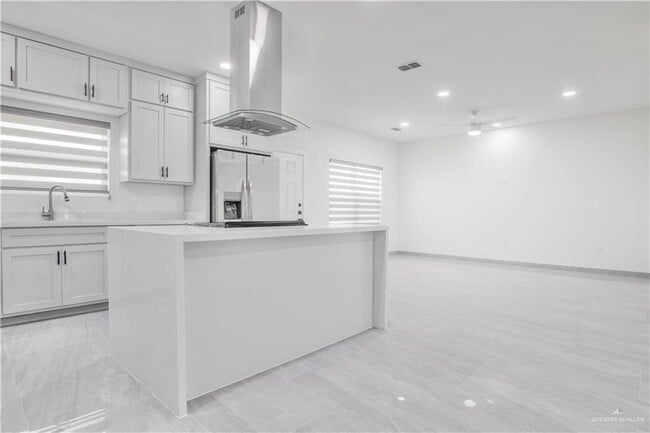 Building Photo - 23 Cassandra St