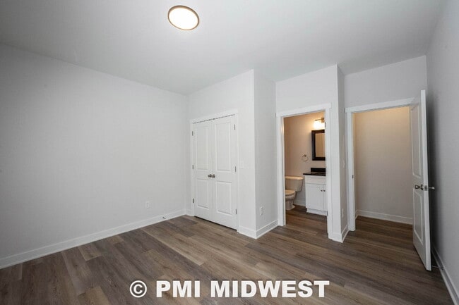 Building Photo - 1523 E Market St
