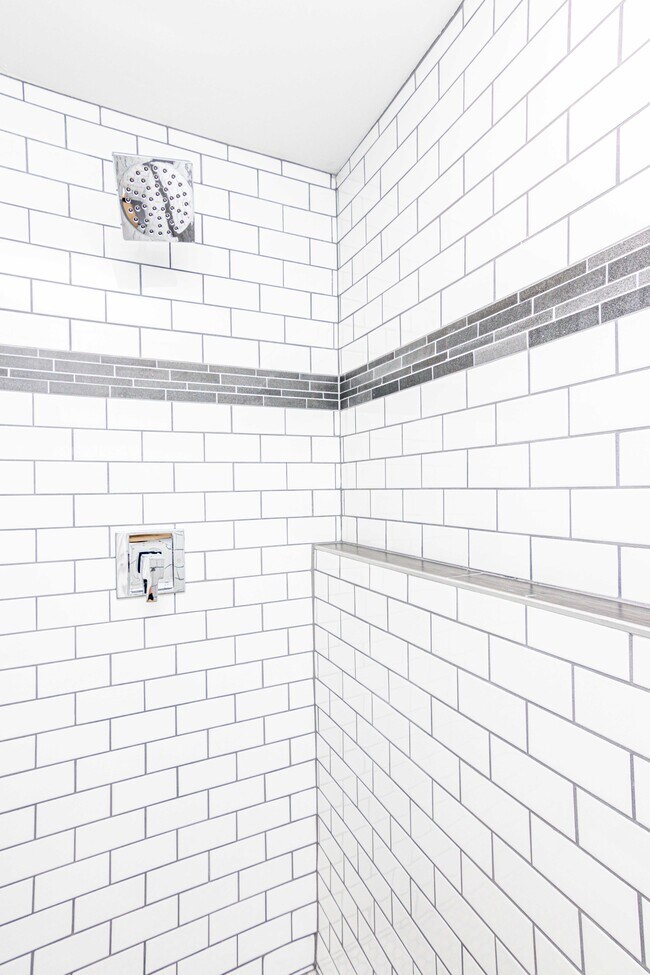 Building Photo - 3509 Chestnut Ave