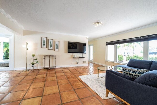 Building Photo - 2101 NE 15th St