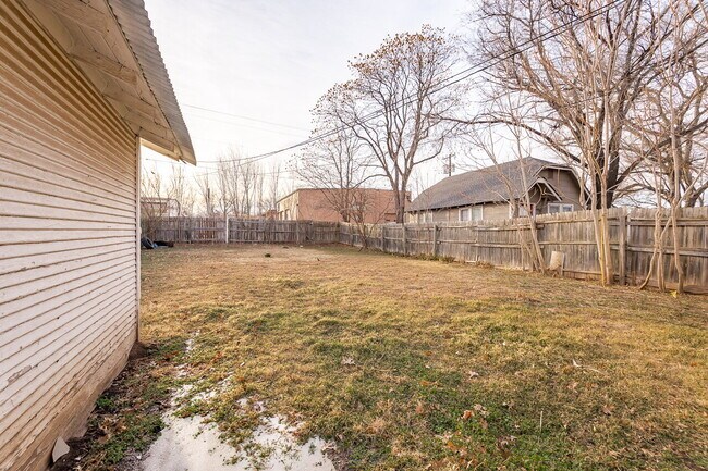 Building Photo - 2 bedroom for Lease