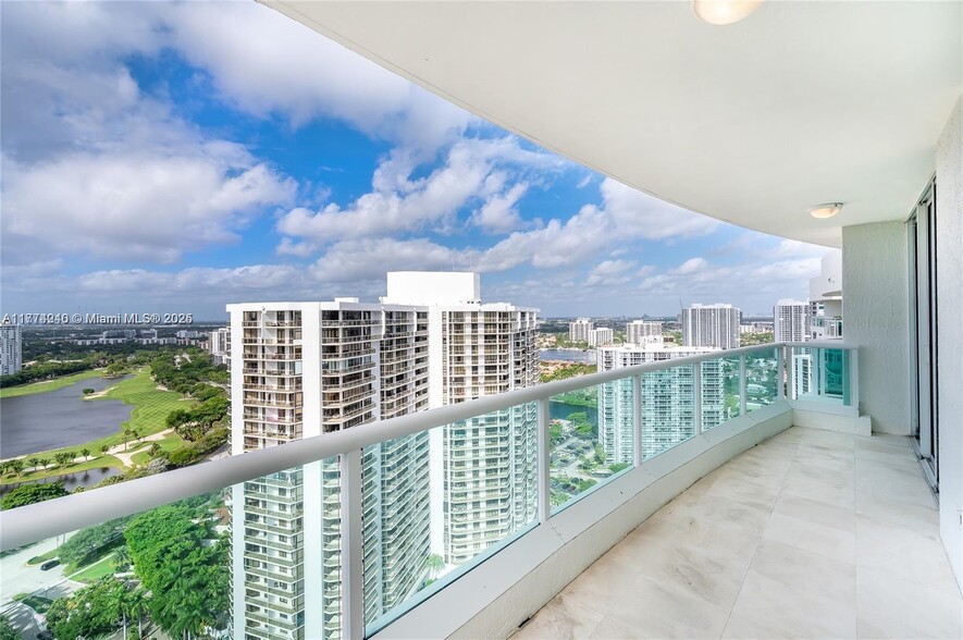 Building Photo - 20201 E Country Club Dr