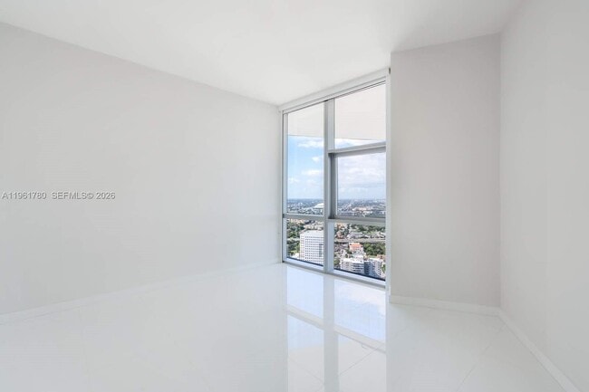 Building Photo - 851 NE 1st Ave