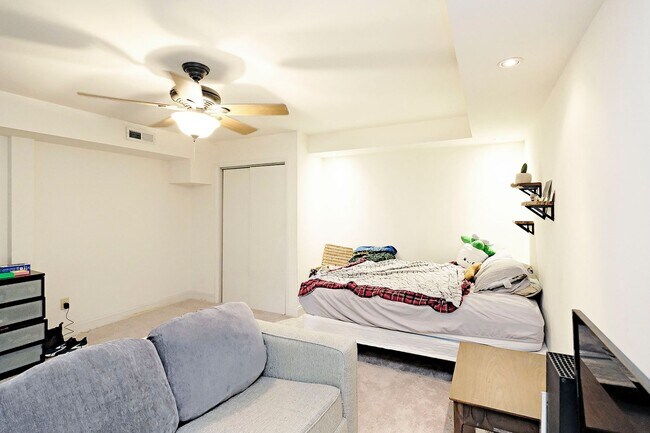 Building Photo - Spacious Fry’s Spring Home – Great Layout for Roommates