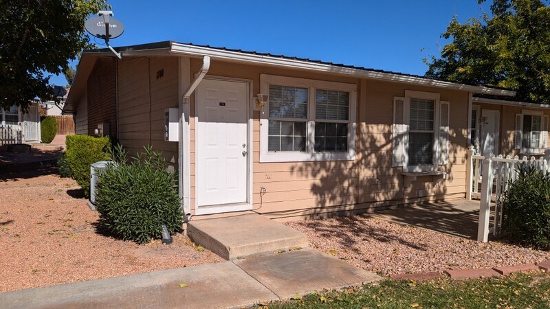 Building Photo - 600 N 2450 E