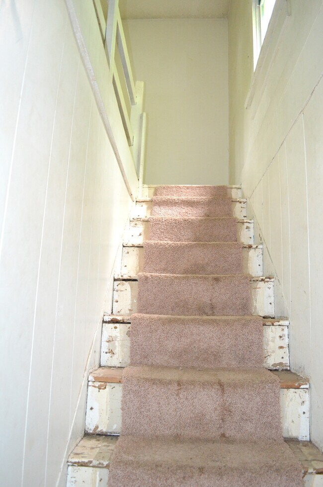 Building Photo - 1374 E Canal St