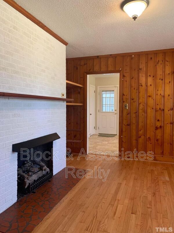 Building Photo - 6015 Inona Pl