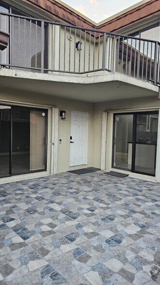 Building Photo - 11880 SW 13th Ct