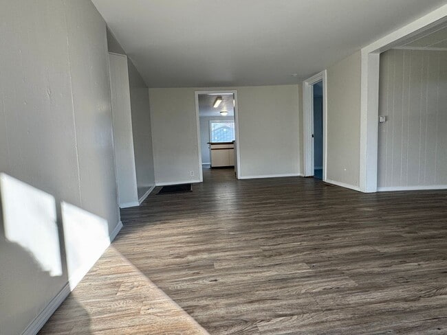 Building Photo - 210 18th St