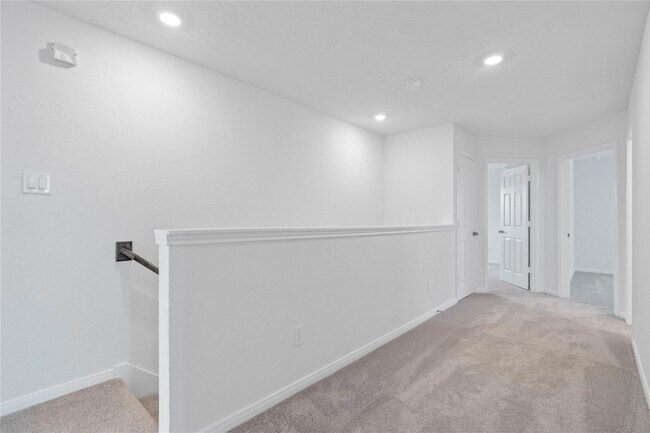 Building Photo - 2800 Cordova Hl Dr