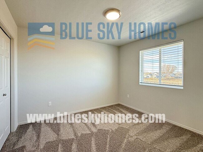 Building Photo - 853 Harpy Ave