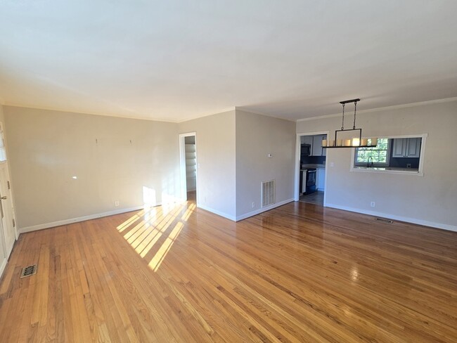 Building Photo - 3409 Alta Vista Dr