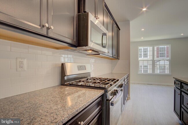 Building Photo - 2506 EMBER Ln