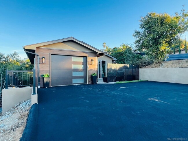 Building Photo - 642 Ranchito Dr