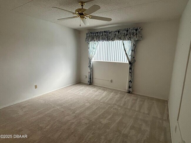 Building Photo - 100 Silver Beach Ave