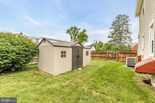 Building Photo - 8604 Woodlawn Ct