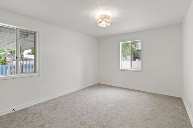 Building Photo - 2521 W Sanson Ave