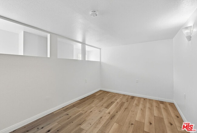 Building Photo - 2132 Cove Ave