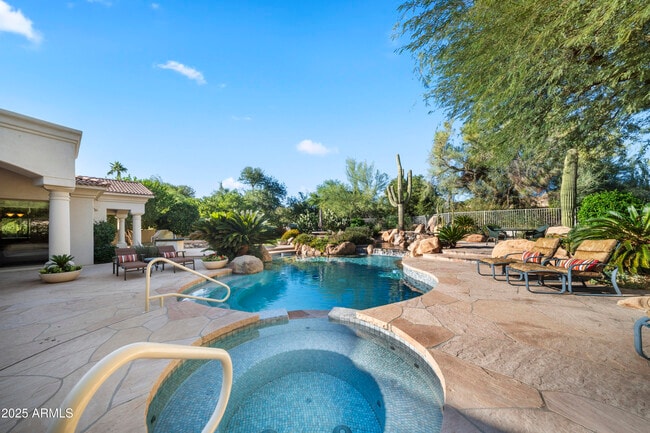 Building Photo - 8350 E Via Del Sol Dr