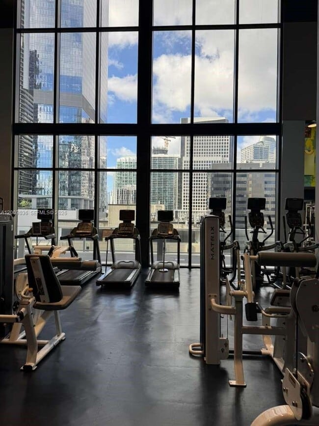 Building Photo - 1010 Brickell Ave