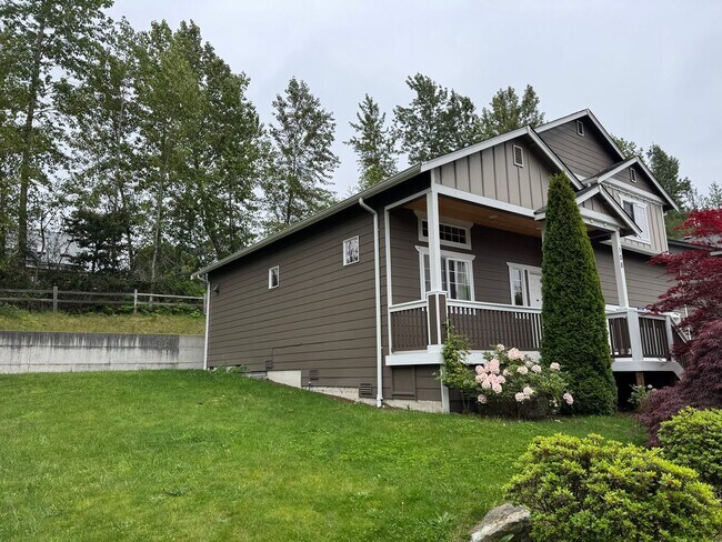Building Photo - Gorgeous Mount Vernon Home 3 bedroom 2.5 Bathroom
