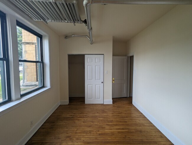 Building Photo - 2338 N Spaulding Ave