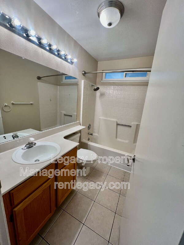 Building Photo - 1180 Camellia Ln