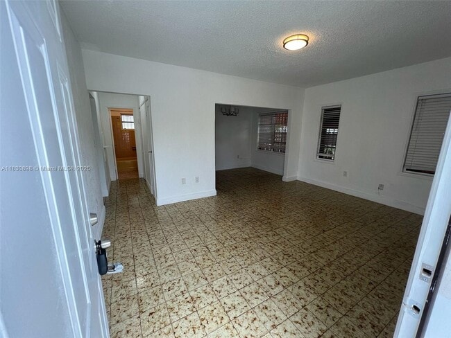 Building Photo - 3110 SW 23rd Terrace