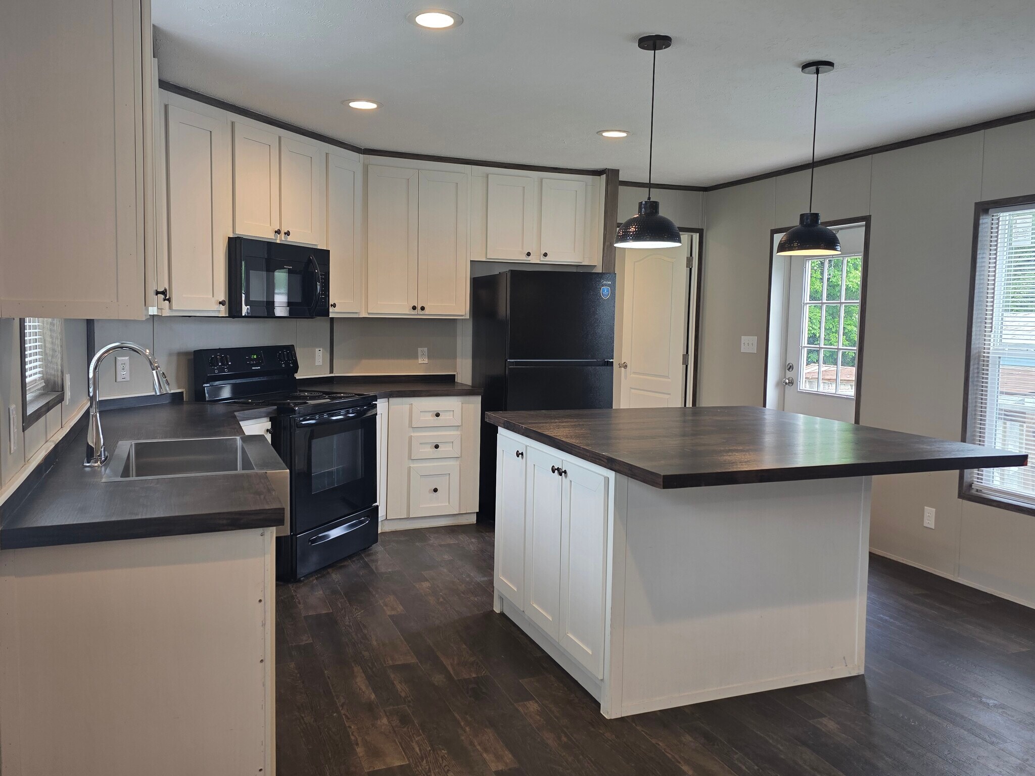 Building Photo - 4049 Trout Ln