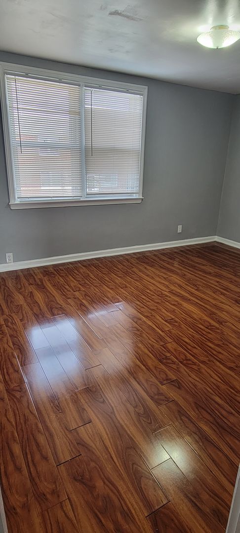 Building Photo - Large Home - Northeast