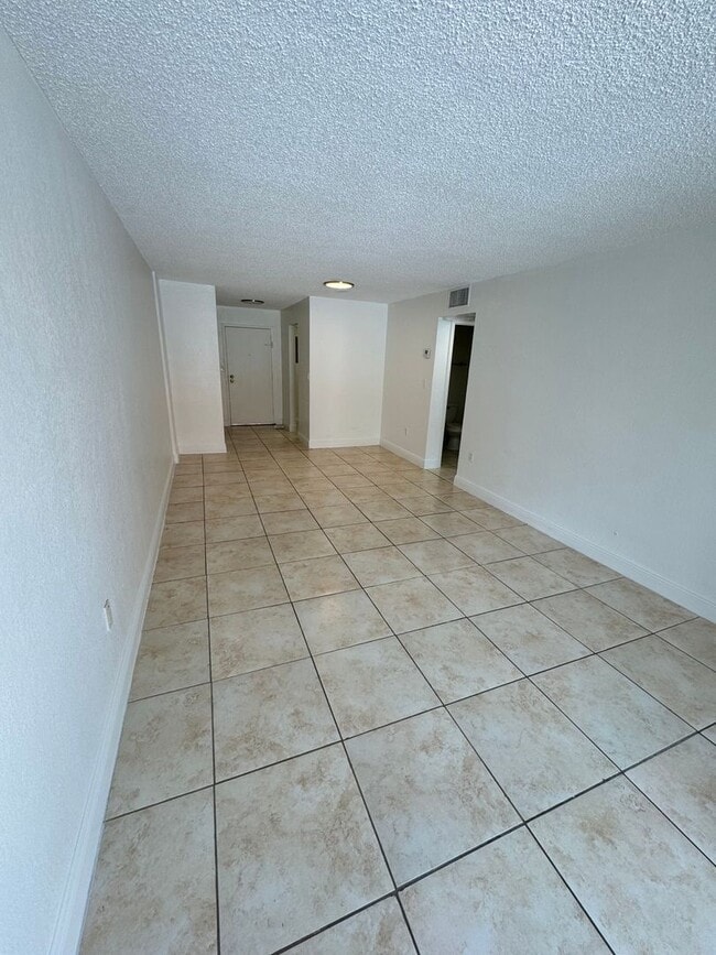 Building Photo - 1805 Sans Souci Blvd
