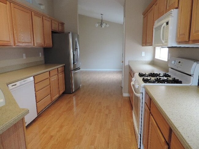 Building Photo - Golf Course home for rent, 1997 sqft, 3 be...