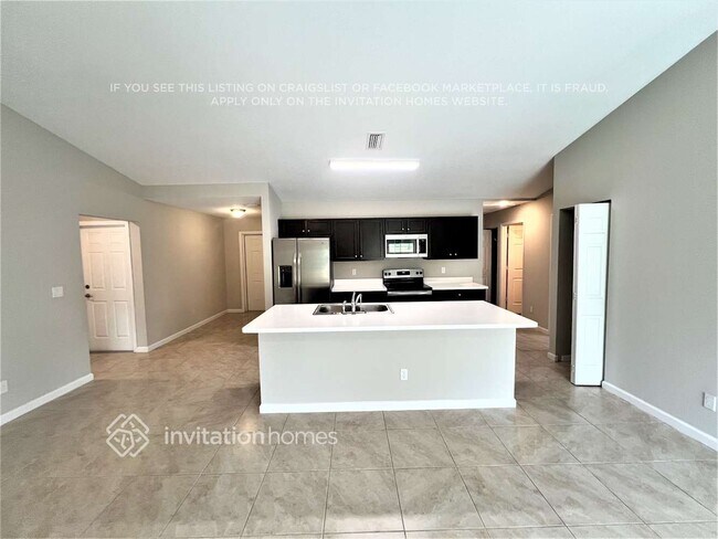 Building Photo - 832 SE Starflower Ave