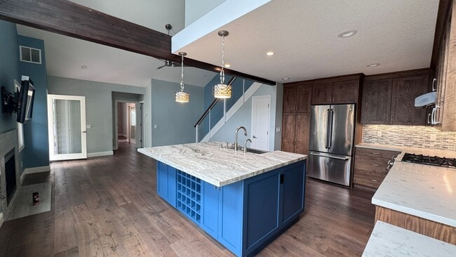 Building Photo - Upgraded 2 bedroom with bonus room