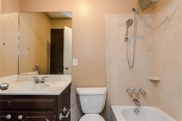 Building Photo - 2517 Rosewood Dr