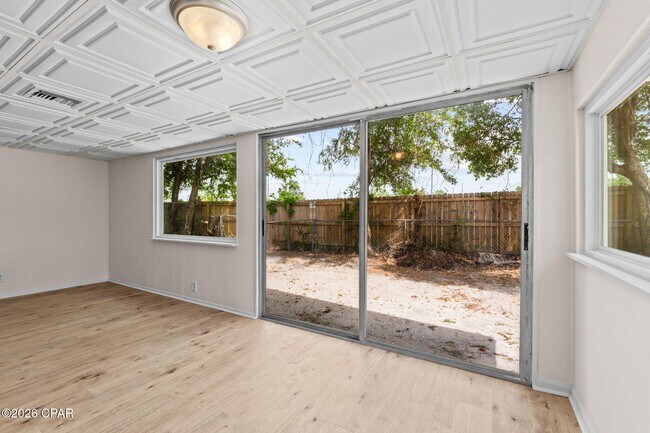 Building Photo - 708 Cactus Ave
