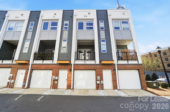 Building Photo - 523 Sedgefield Park Dr