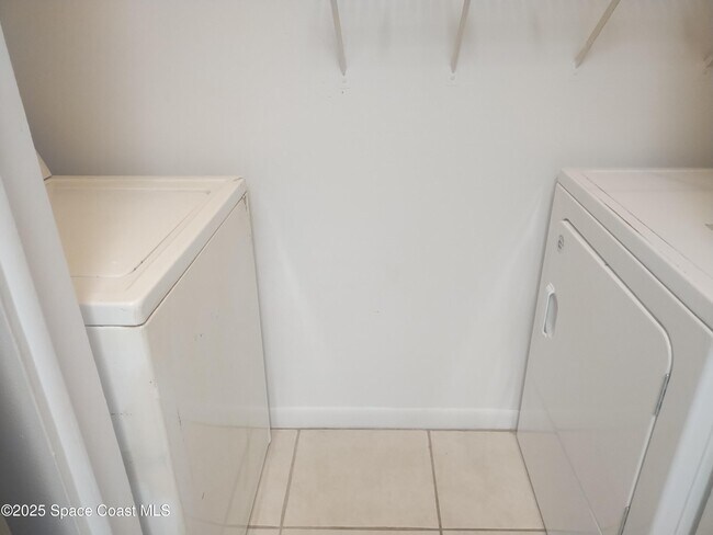 Building Photo - 200 International Dr