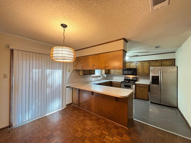 Building Photo - Remodeled 3 Bedroom Home