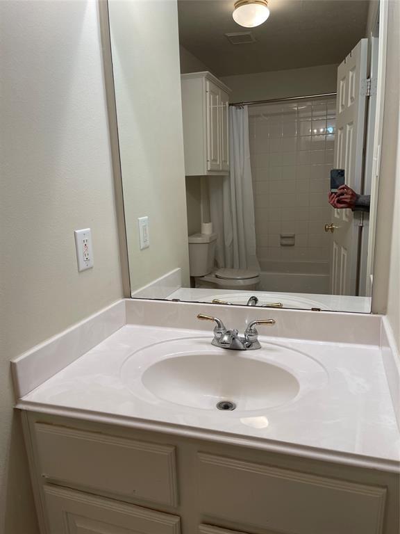 Building Photo - 9410 Creek Vine Dr