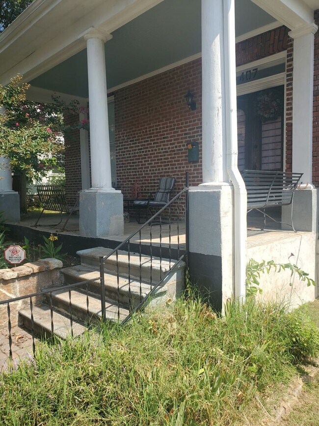 Building Photo - 407 Chestnut St